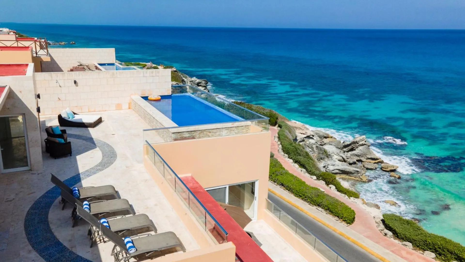 Apartment 360 Views, Waterfront Penthouse, Rooftop Pool Isla Mujeres