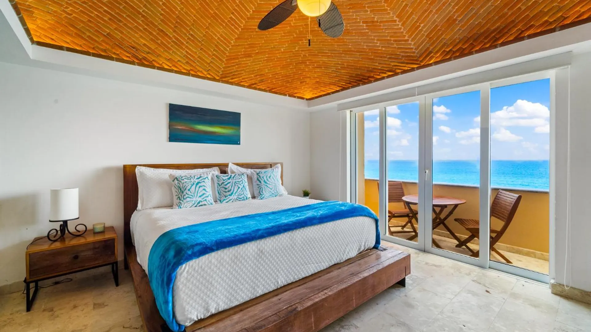 360 Views, Waterfront Penthouse, Rooftop Pool Isla Mujeres Mexico