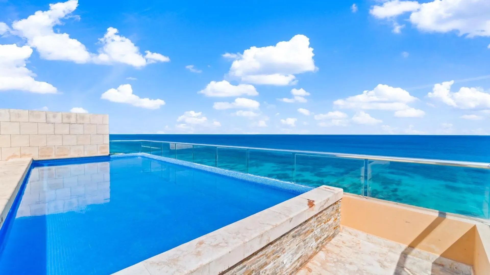 Apartment 360 Views, Waterfront Penthouse, Rooftop Pool Isla Mujeres