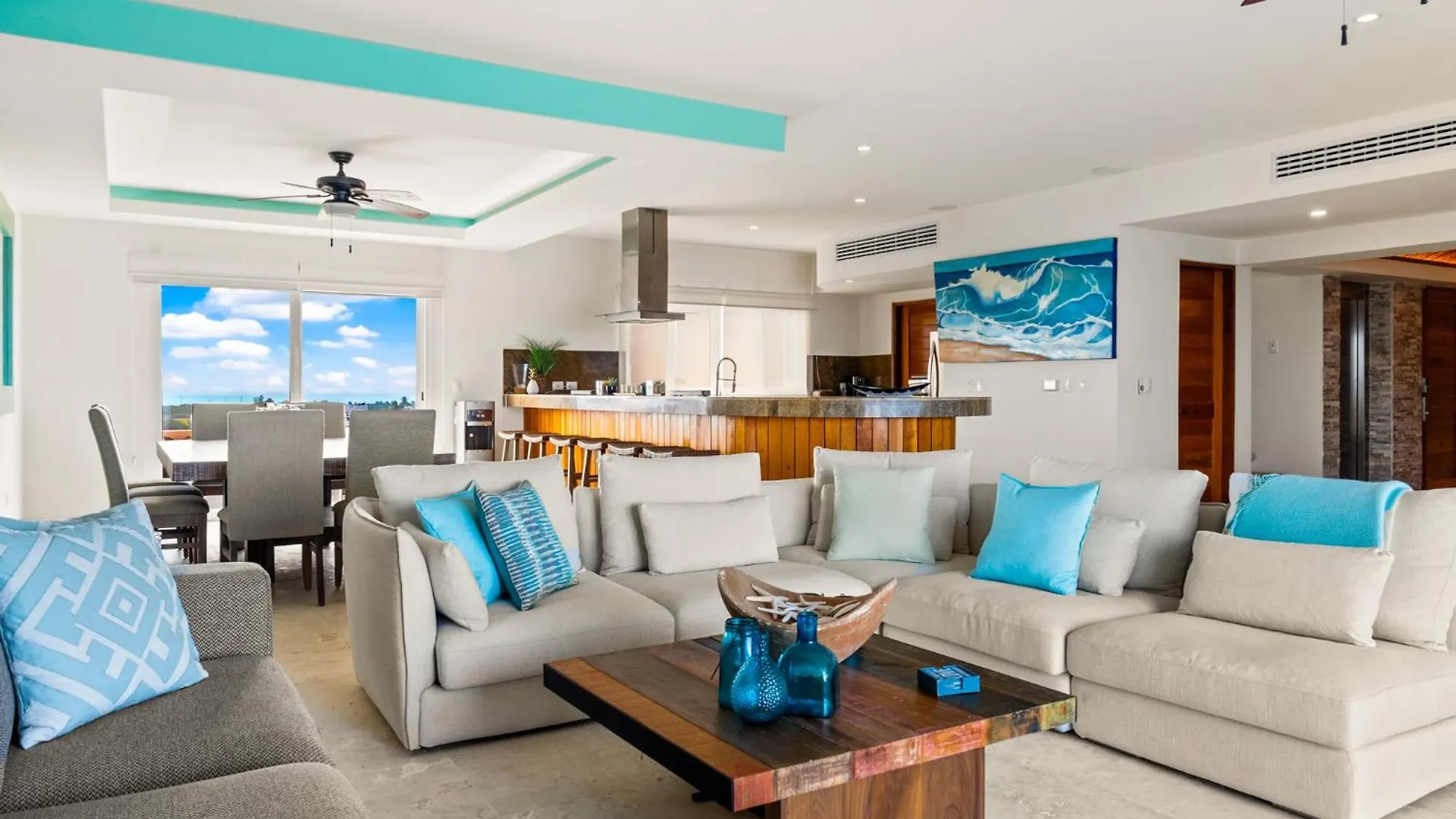 360 Views, Waterfront Penthouse, Rooftop Pool Isla Mujeres Apartment