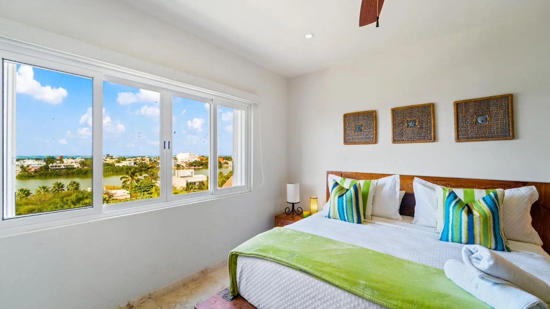 360 Views, Waterfront Penthouse, Rooftop Pool Isla Mujeres Apartment