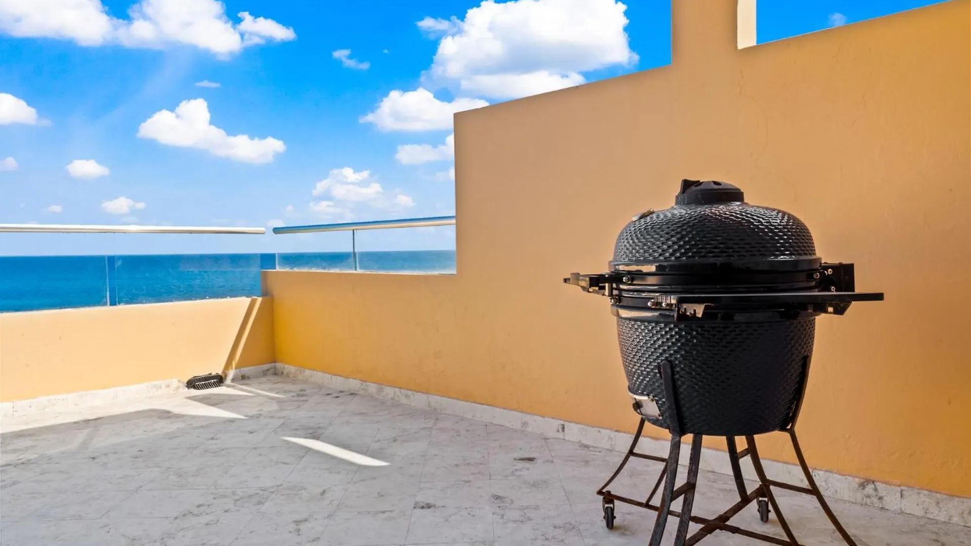 Apartment 360 Views, Waterfront Penthouse, Rooftop Pool Isla Mujeres