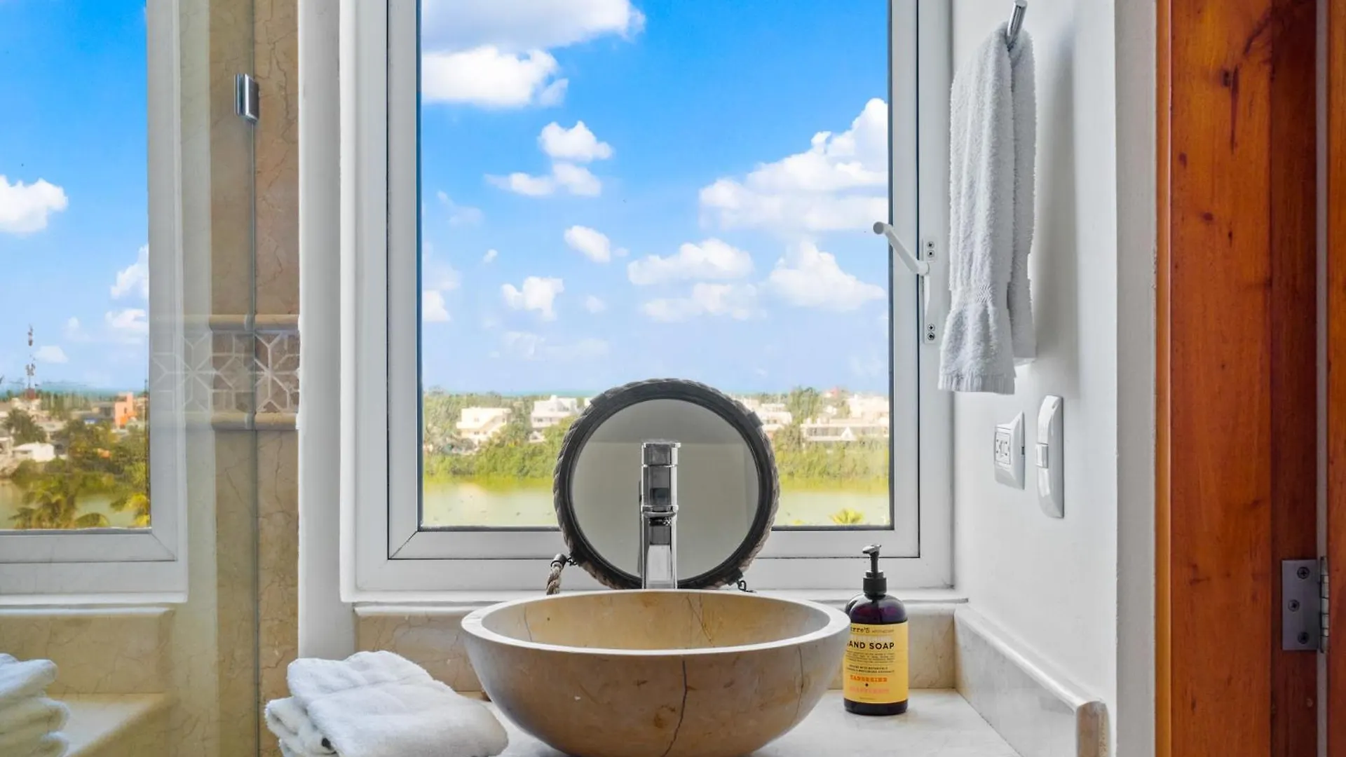 Apartment 360 Views, Waterfront Penthouse, Rooftop Pool Isla Mujeres Mexico
